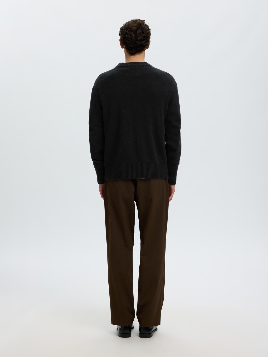 model_shot-back